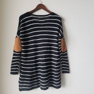 Urban Heritage Black & White Sweater